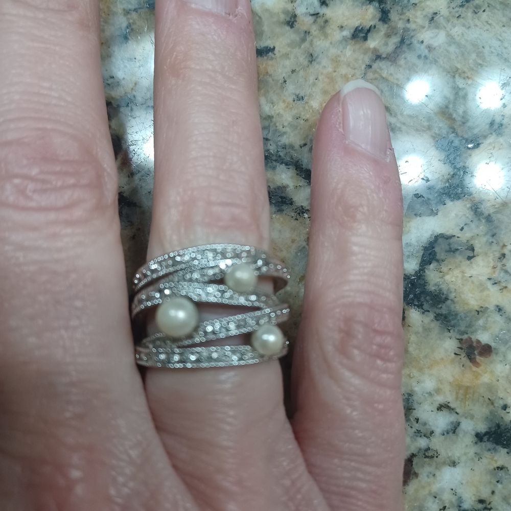 Silver pearl ring